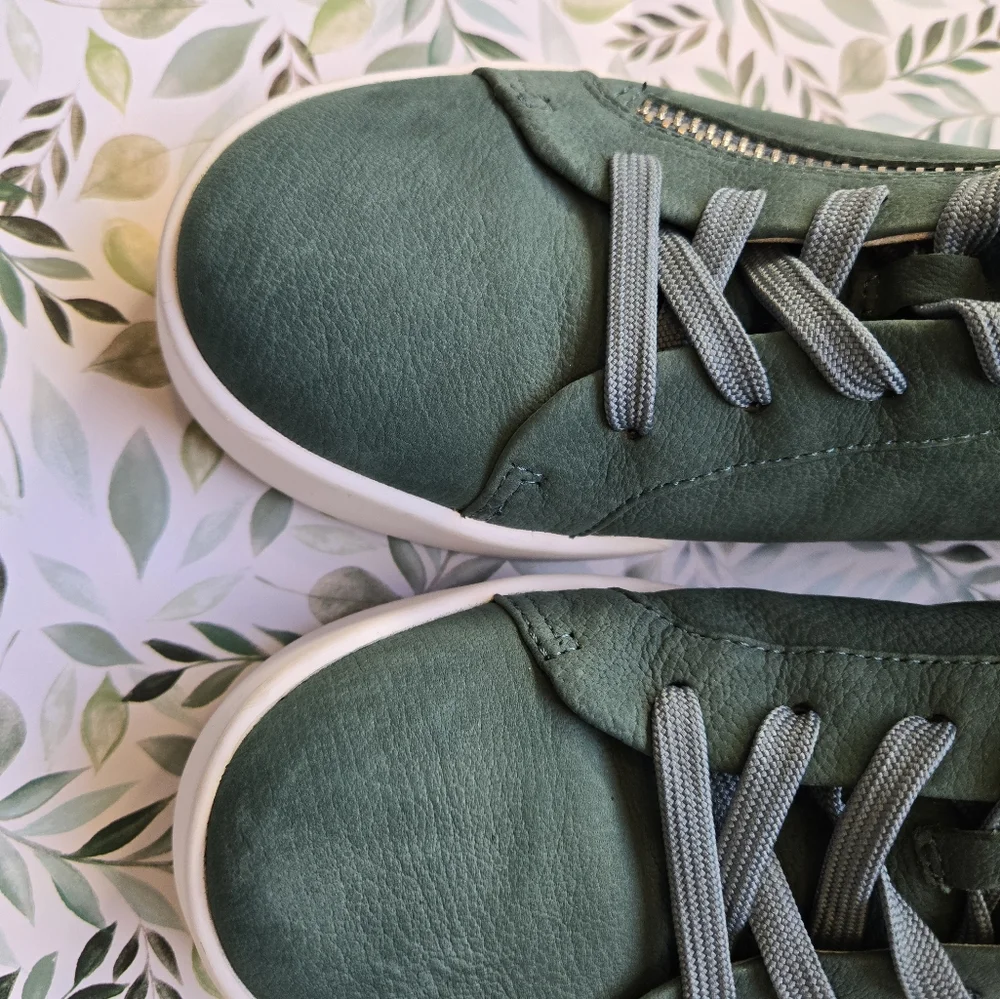 Kenneth Cole Tyler Zip Mid-Top Leather Sneakers - Size 7 - Picture 2 of 9